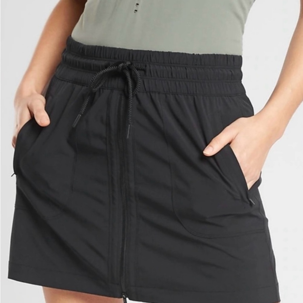 Athleta Expedition Skort Women’s Size 8 Black
